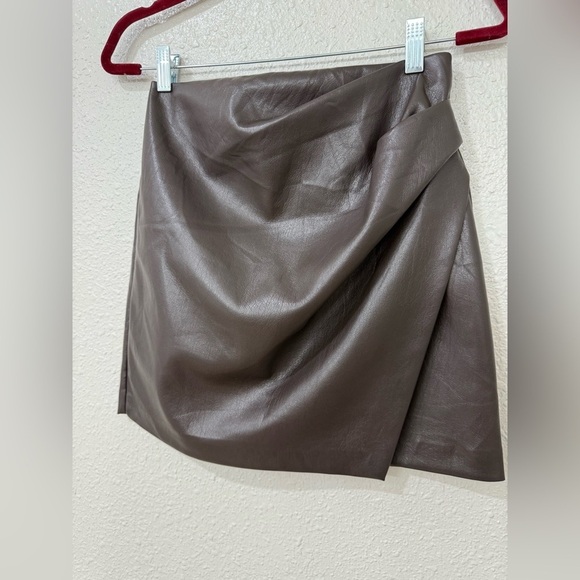 Aritzia High-waisted Vegan Leather mini wrap skirt Size XS-S - Picture 4 of 10